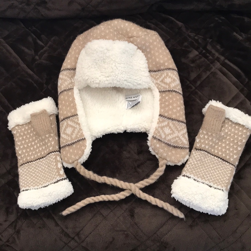 Nine West Hat and fingerless gloves set